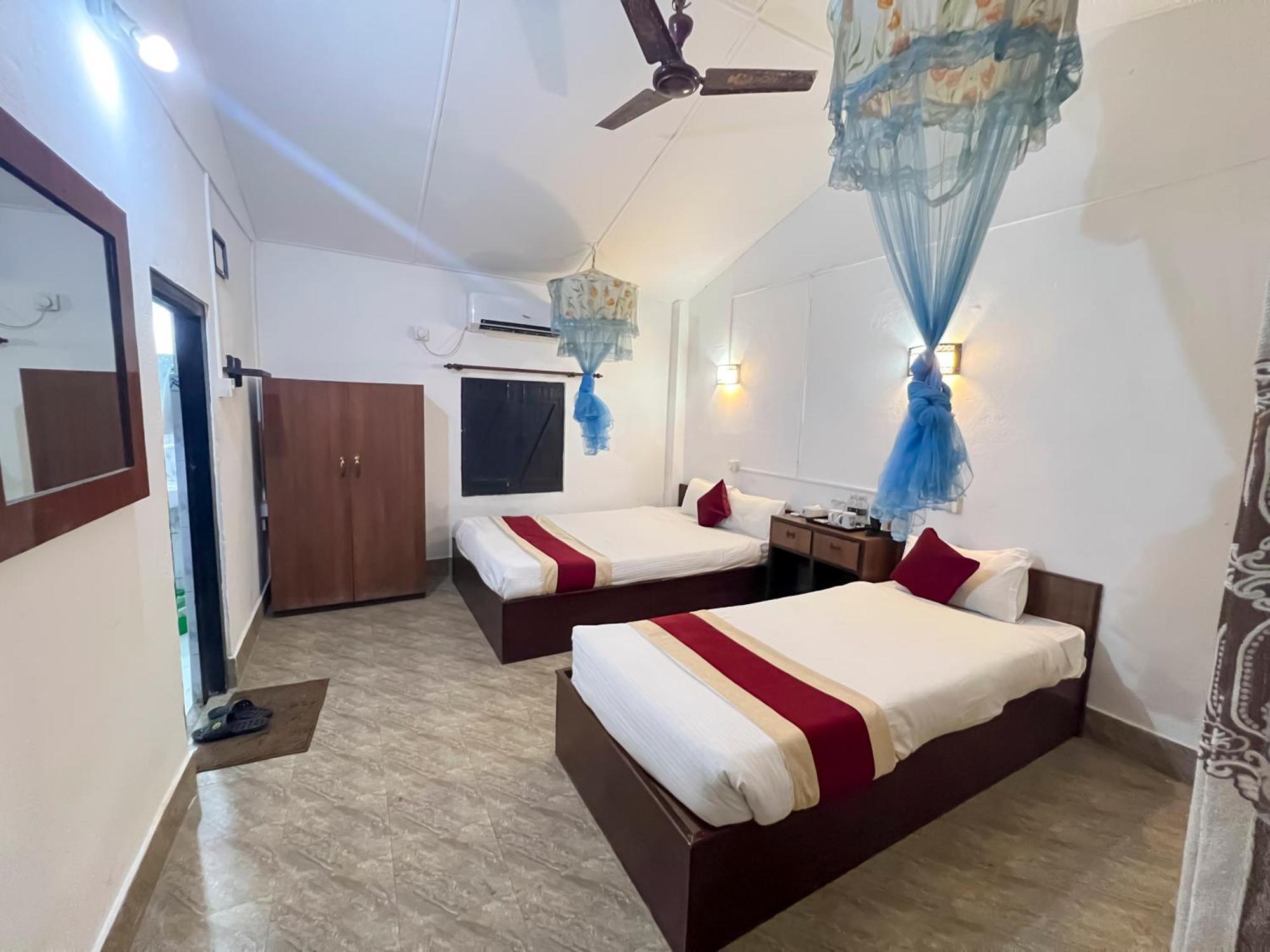 Ama Garden Sauraha Hotel Exterior foto