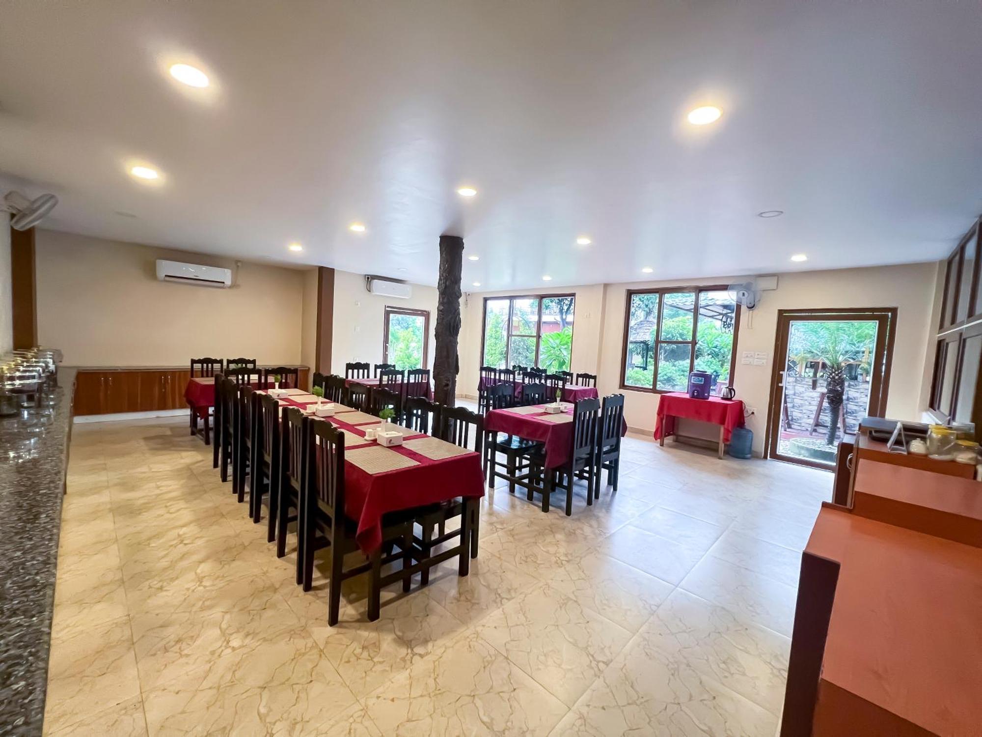 Ama Garden Sauraha Hotel Exterior foto