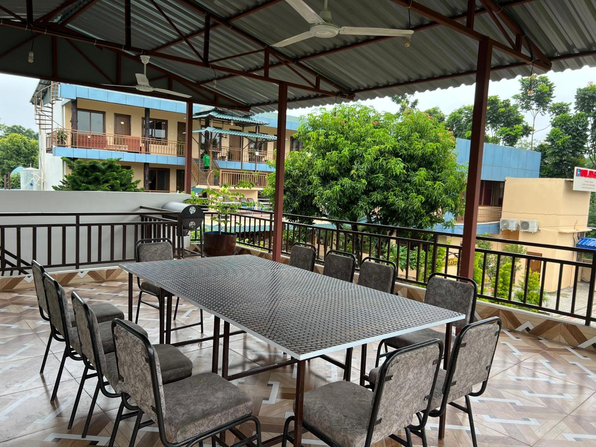 Ama Garden Sauraha Hotel Exterior foto