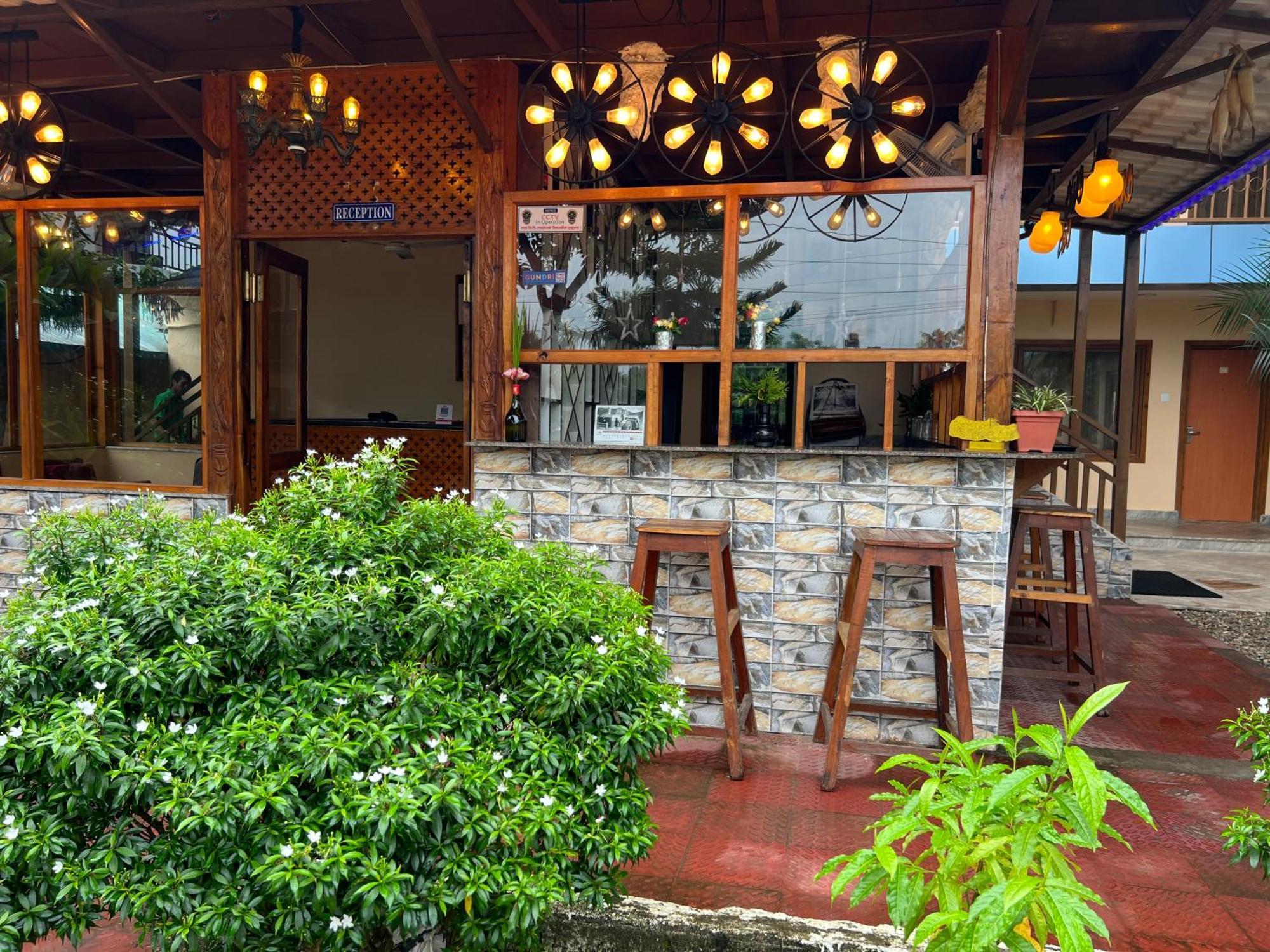 Ama Garden Sauraha Hotel Exterior foto