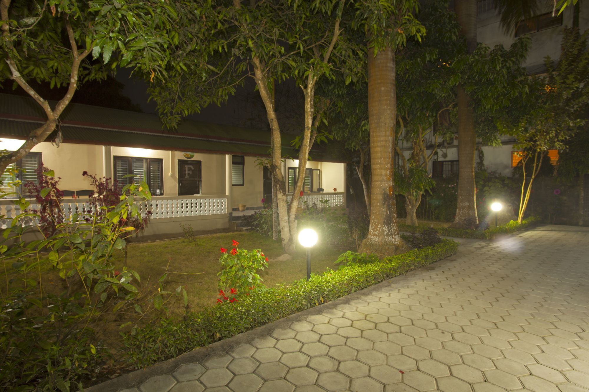 Ama Garden Sauraha Hotel Exterior foto